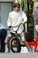 SELMA BLAIR Shopping at Estate Sale in Hollywood Hills 05/22/2021
