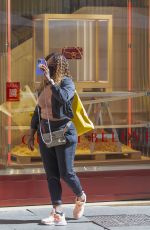 SERENA WILLIAMS Shopping at Gucci Store in Rome 05/13/2021