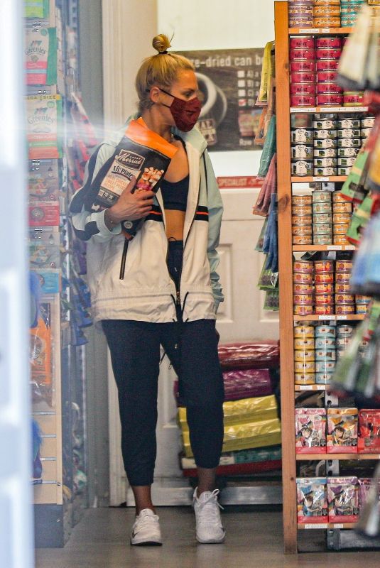 SHARNA BURGESS Shopping at a Pet Store inMalibu 05/17/2021