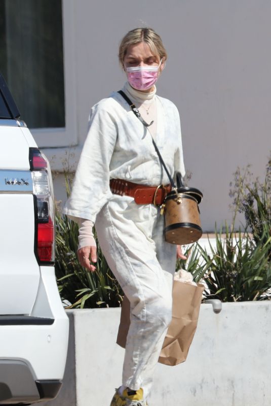 TAMRA ECCLESTONE Out Shopping in Malibu 05/15/2021