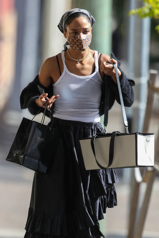 TESSA THOMPSON Out Shopping in Sydney 05/11/2021