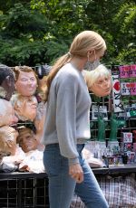 UMA THURMAN on the Det of Suspicion in Central Park in New York 05/18/2021