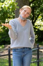 UMA THURMAN on the Det of Suspicion in Central Park in New York 05/18/2021