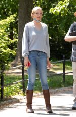 UMA THURMAN on the Det of Suspicion in Central Park in New York 05/18/2021