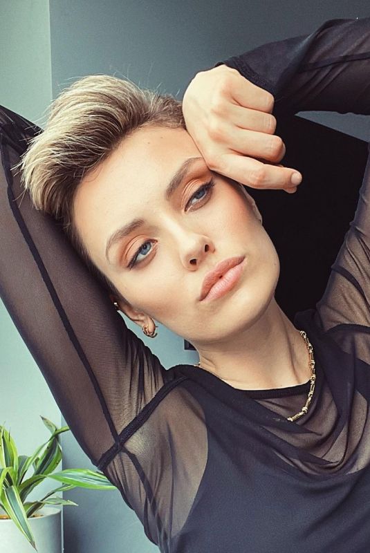 WALLIS DAY - Virtual Press Portraits for Batwoman, May 2021