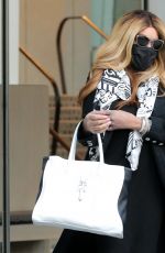 WENDY WILLIAMS Leaves Her Apartment in New York 05/11/2021