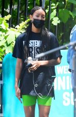 WILLOW SMITH and Tyler Cole Having Lunch on a Bench in Union Square Park 05/25/2021