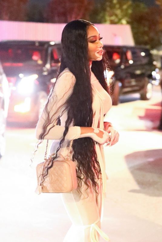 WINNIE HARLOW at Drake