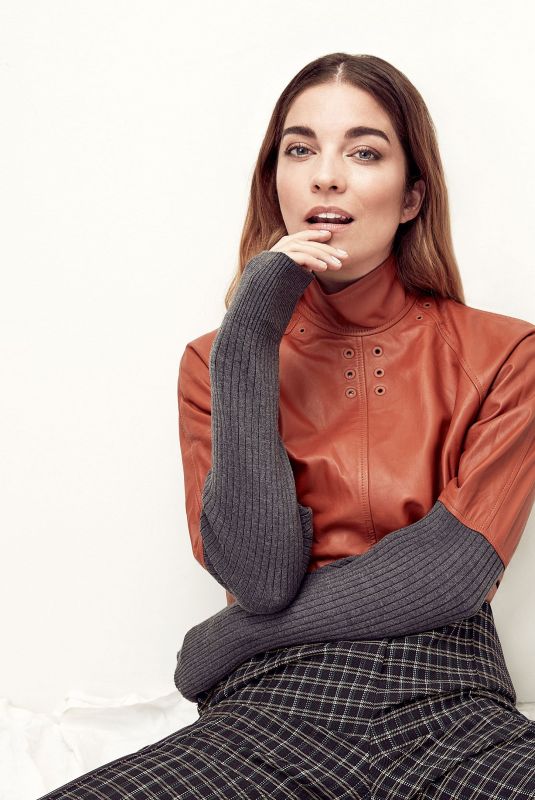 ANNIE MURPHY for Glamour Magazine, June 2021