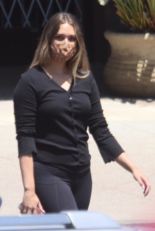 APRIL LOVE GEARY at Pavilions Market in Malibu 06/03/2021