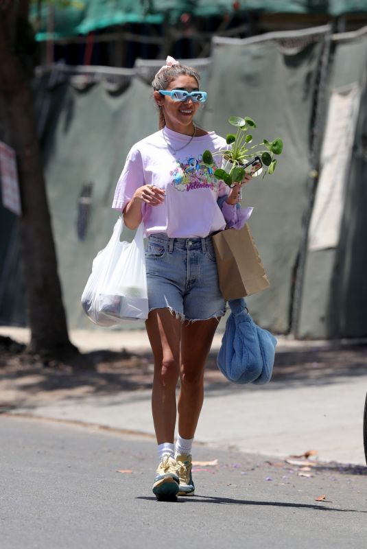 CHANTEL JEFFRIES Shopping at Farmers Market in West Hollywood 06/27/2021