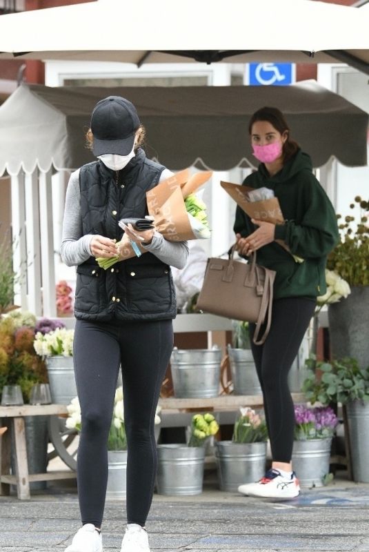 CHRISTINA and KATHERINE SCHWARZENEGGER Buys Flowers in Los Angeles 06/07/2021