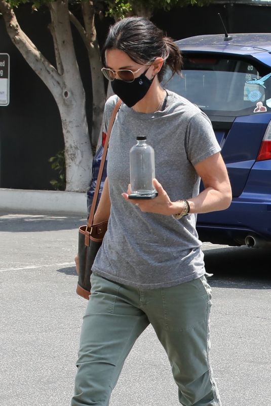 COURTENEY COX Heading to Yoga Class in Santa Monica 06/15/2021