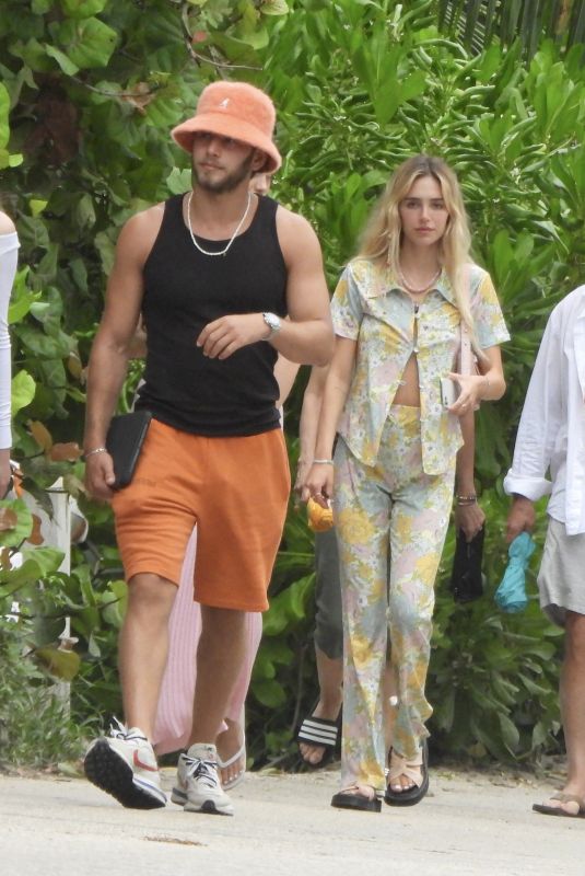 DELILAH HAMLIN Out with Friends in Tulum 06/16/2021