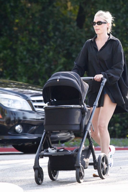 ELSA HOSK Out with Her dDaughter in Pasadena 06/03/2021