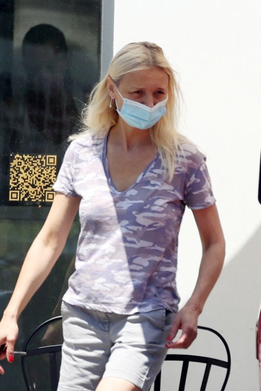 GWYNETH PALTROW Out in New York 06/21/2021