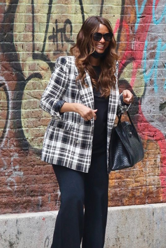 IMAN ABDULMAJID Out in New York 06/11/2021