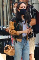 JENNIFER CONNELLY Hailing a Taxi in New York 06/06/2021