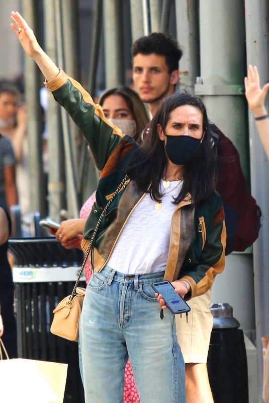 JENNIFER CONNELLY Hailing a Taxi in New York 06/06/2021