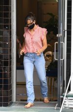 JENNIFER GARNER at a Hair Salon in Brentwood 06/29/2021
