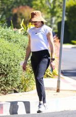 JENNIFER GARNER Out and About in Santa Monica 06/02/2021