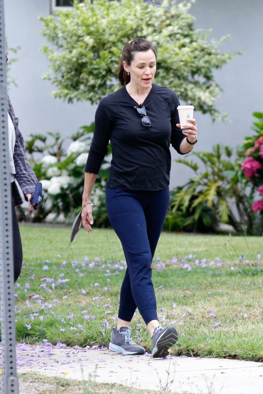 JENNIFER GARNER Out for Coffee in Brentwood 06/07/2021