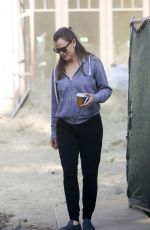 JENNIFER GARNER Visits Her Under-construction Home in Brentwood 06/04/2021