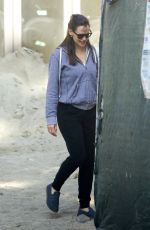 JENNIFER GARNER Visits Her Under-construction Home in Brentwood 06/04/2021