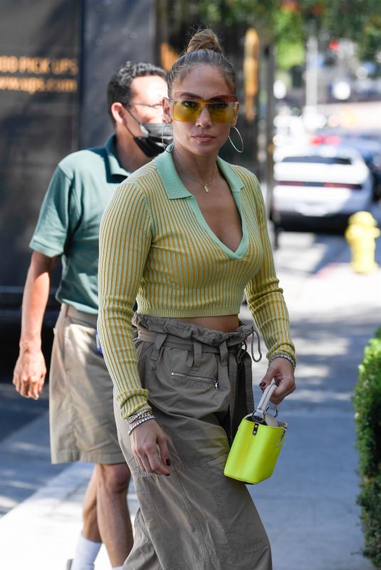 JENNIFER LOPEZ Out for Lunch at San Vicente Bungalows in West Hollywood 06/11/2021