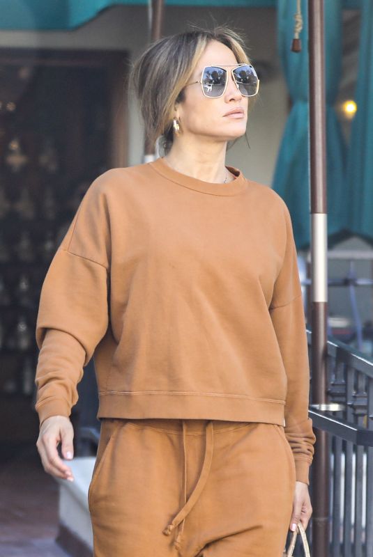 JENNIFER LOPEZ Out Shopping for Furniture and Rugs in Hollywood 06/26/2021