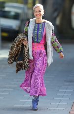 JESSICA ROWE Leaves a Nail Salon in Double Bay 06/20/2021