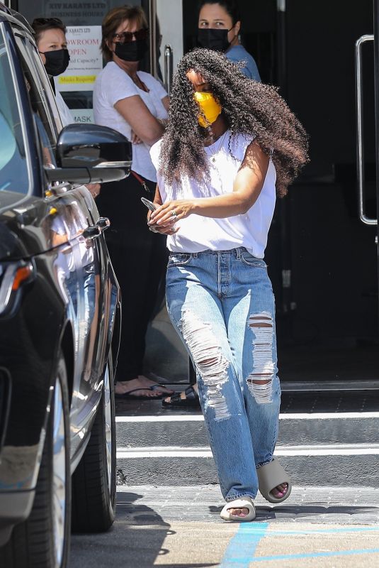 KELLY ROWLAND Out Shopping in Beverly Hills 06/05/2021