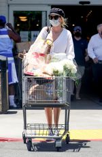 KIMBERLY STEWART Shopping at Bristol Farms in Beverly Hills 06/13/2021