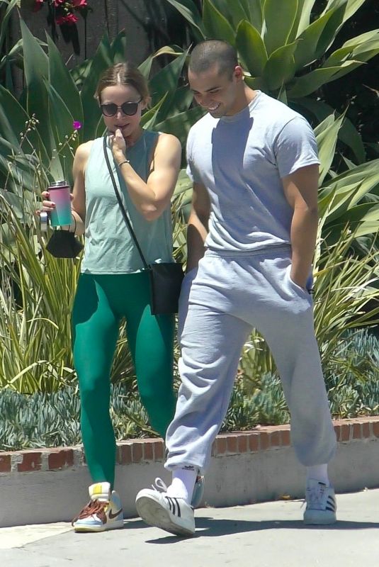 KRISTEN BELL and Benjamin Levy Aguilar Heading to a Gym in Los Feliz 06/13/2021
