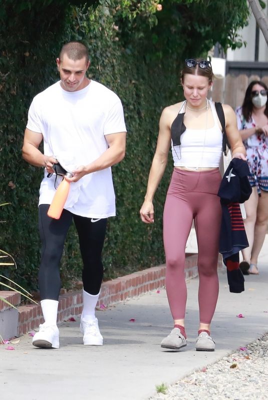 KRISTEN BELL and Benjamin Levy Aguilar Heading to a Gym in Los Feliz 06/15/2021