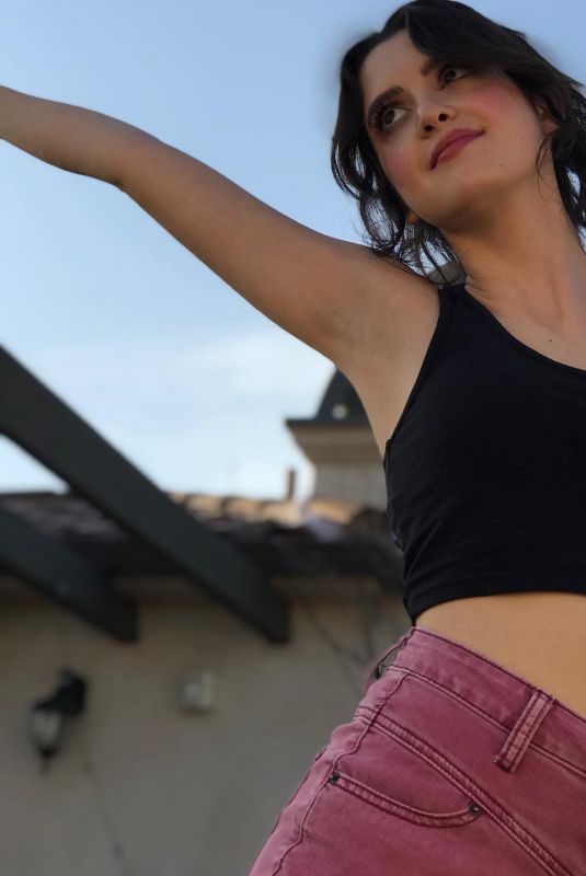LAURA MARANO - Instagram Photos 05/31/2021