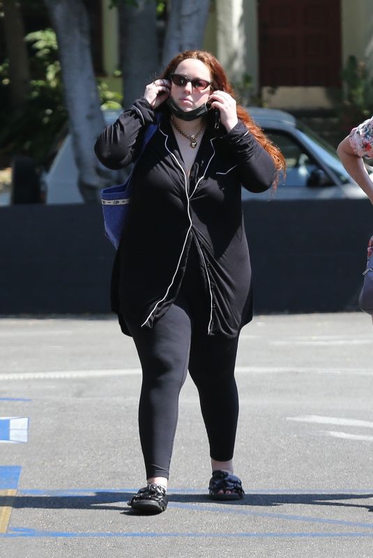 LILY KERSHAW at Starbucks in Los Feliz 06/20/2021