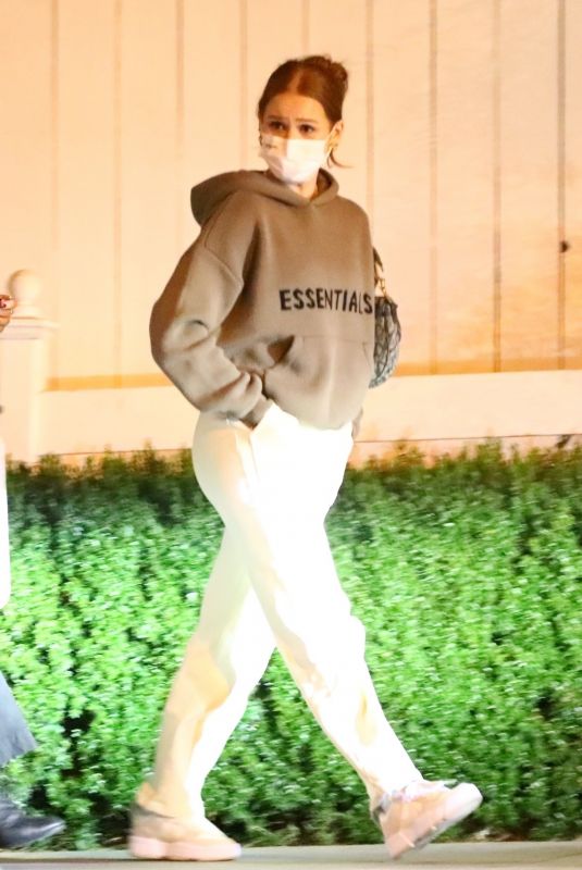 MADELAINE PETSCH at San Vicente Bungalows in West Hollywood 06/04/2021