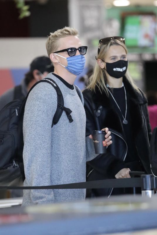 MARLOES STEVENS at Airport in Adelaide 06/10/2021