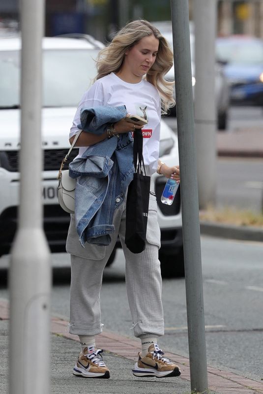 MOLLY MAE HAGUE Leaves a Hair Salon in Wilmslow 06/28/2021