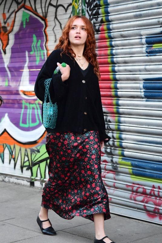 OLIVIA COOKE Out in Notting Hill 06/01/2021