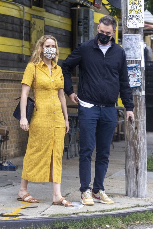 Pregnant JENNIFER LAWRENCE and Cooke Out in New Orleans 06/05/2021
