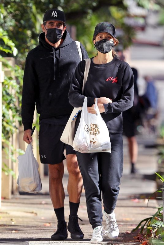 ROSE BYRNE and Bobby Cannavale Out Shopping in Sydney 06/25/2021