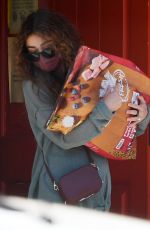SARAH HYLAND Shopping for Groceries in Los Angeles 06/03/2021