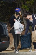 SARAH MICHELLE GELLAR Out Shopping in Los Angeles 05/31/2021