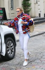 YOLANDA HADID Leaves Bella