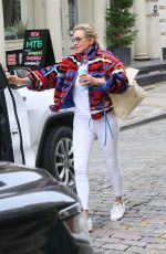 YOLANDA HADID Leaves Bella