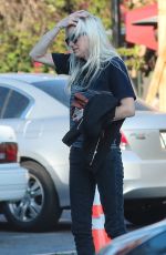 ANNA FARIS Out for Dinner at Tallula