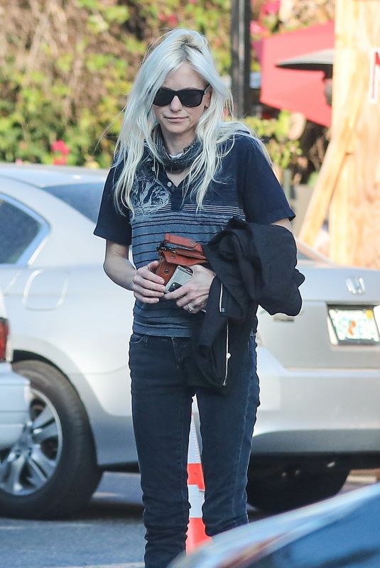 ANNA FARIS Out for Dinner at Tallula