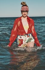 ANNIE MURPHY for The Zoe Report, June 2021